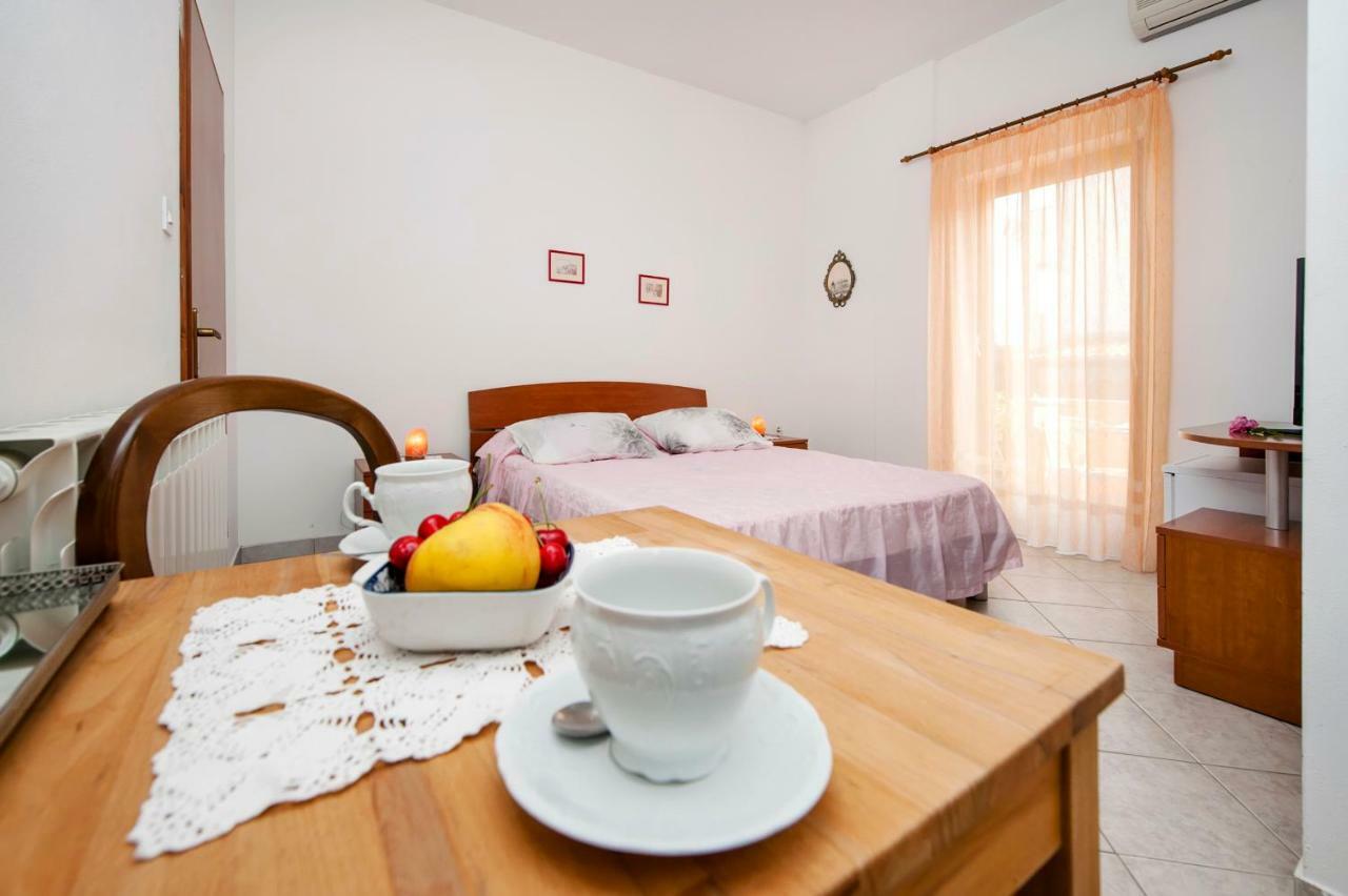 Vila Dolores Rovinj Exterior foto