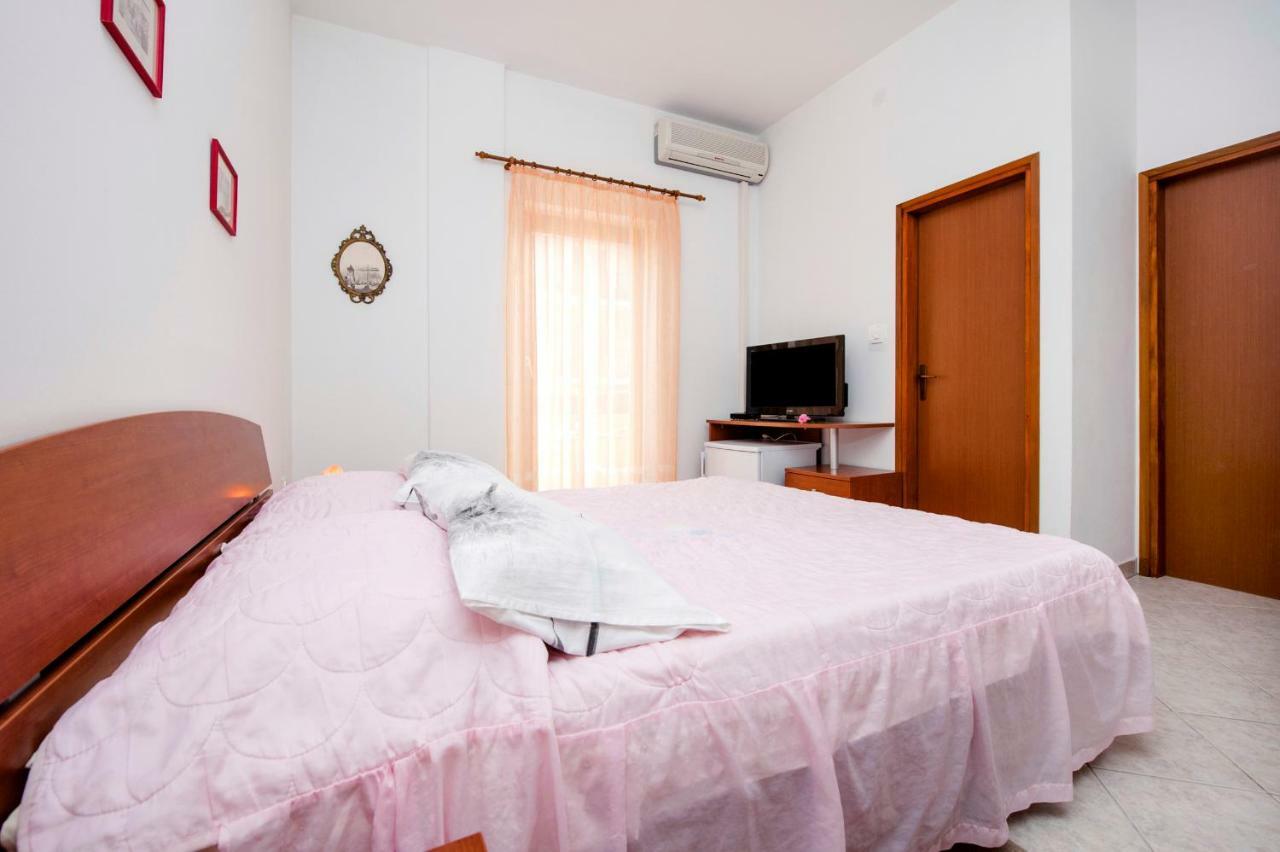 Vila Dolores Rovinj Exterior foto